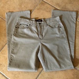 Gloria Vanderbilt Jeans - Gloria Vanderbilt tan colored jeans SZ 12 EUC Gloria Vanderbilt Jeans - Gloria Vanderbilt tan colored jeans SZ 12 EUC